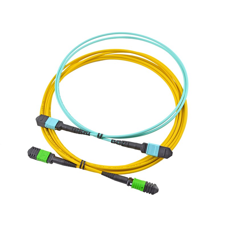 Patchový kábel MPO / MTP